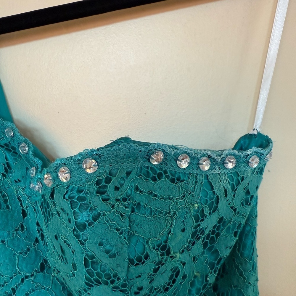 Elegant Teal Lace Evening Gown - Picture 7 of 13